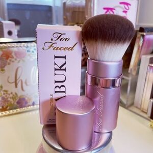 NWT Too Faced Kabuki Brush